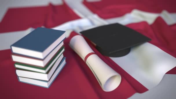 卒業キャップ、本、デンマーク国旗の卒業証書。デンマークの高等教育関連の概念3Dアニメーション - 映像、動画