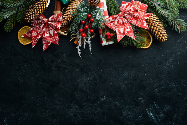 贈り物や装飾とクリスマスの背景。トップ表示. - 写真・画像