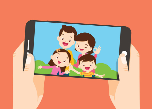 mão segurar smartphone com a família tirar foto
 - Vetor, Imagem