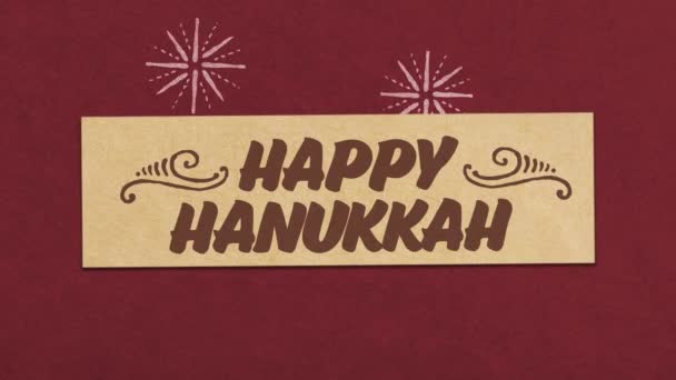Χαρούμενο Χάνουκα ευχετήρια κάρτα σε κόκκινο χαρτί υφασμένο φόντο. Ιδανικό για το Hanukka Celebration Related Project. Απρόσκοπτη υψηλής ποιότητας 4k Animation - Πλάνα, βίντεο