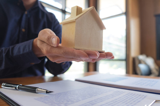 Договір купівлі іпотеки Іпотечні кредити для застави типу La
 - Фото, зображення
