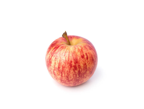 Verse rode appels geïsoleerd op witte achtergrond - Foto, afbeelding