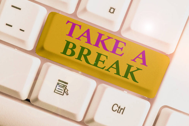 Signo de texto que muestra Take A Break. Foto conceptual Descanso Deje de hacer algo tiempo de recreación salir del trabajo
. - Foto, Imagen