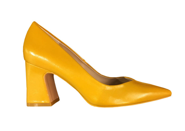 Елегантні літні модні жовті туфлі на високих каблуках ізольовані на білому тлі. Взуття на колесах. Шаблон взуття. Фотоколаж для дизайну. Стильне жіноче взуття. Плоский прошарок
.  - Фото, зображення