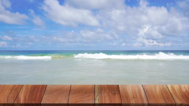 Текстура деревини зовнішнього столу на фоні пляжного моря, 4K UHD. Відеокліп
. - Кадри, відео