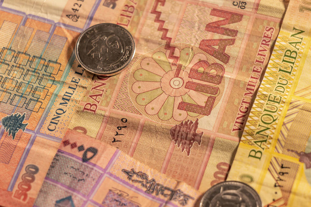 libanesische Lira ll. libanesische Pfund-Pfund-Banknoten und -Münzen - Foto, Bild