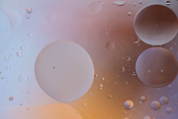 Cuadro de fondo abstracto naranja y gris hecho con aceite, agua y jabón
 - Foto, imagen