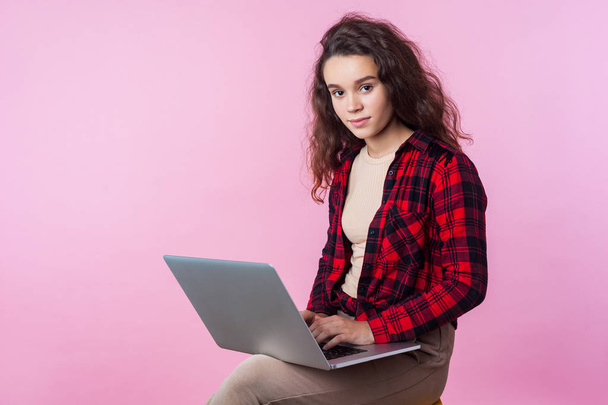 Portrait of smart teenage girl sitting typing on keyboard, worki - Foto, Bild