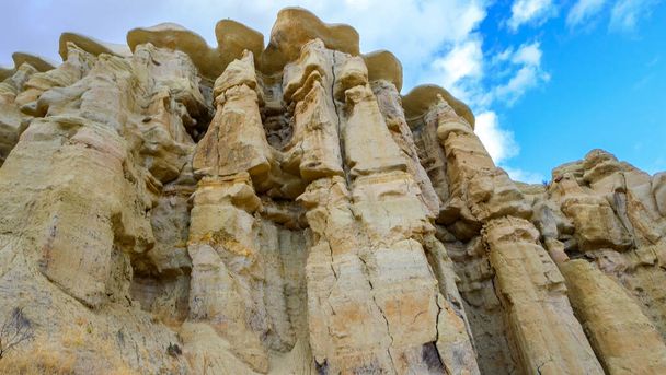 Paisaje de montaña en el valle de Pigeon en Capadocia, Turquía. Formaciones rocosas irreales de Capadocia
 - Foto, Imagen