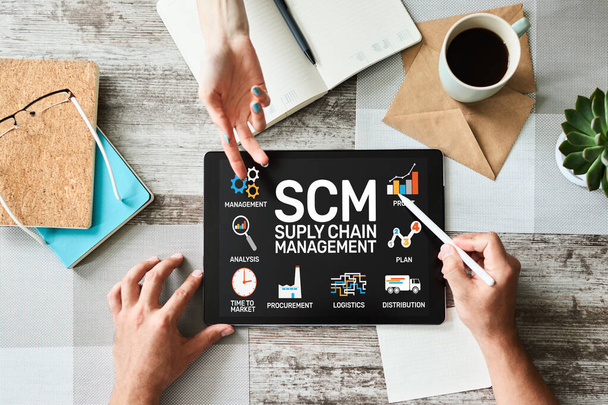 SCM - Concetto di Supply Chain Management e strategia aziendale sullo schermo. - Foto, immagini