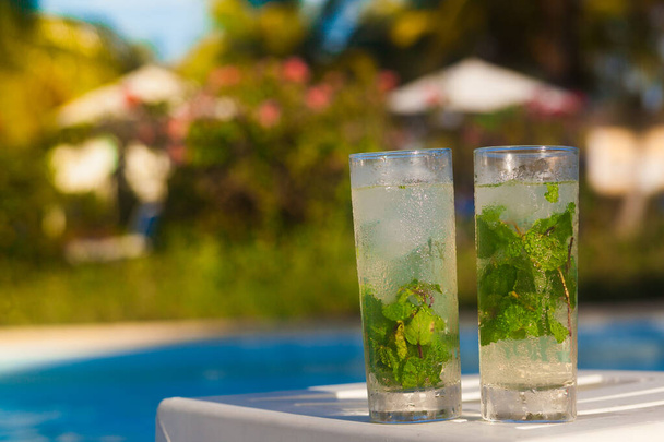 Picture or refreshening mojito cocktail. Cuba, Cayo Largo. Caribbean - Фото, изображение