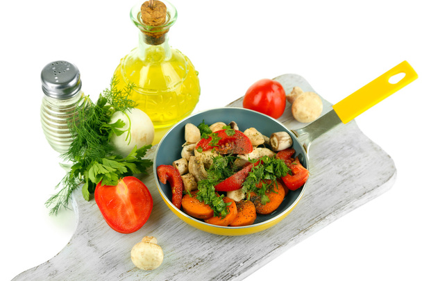 Sliced fresh vegetables in pan on wooden board isolated on white - Foto, Imagem