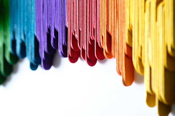 Ізольовані палички морозива з кольоровим колесом
 - Фото, зображення