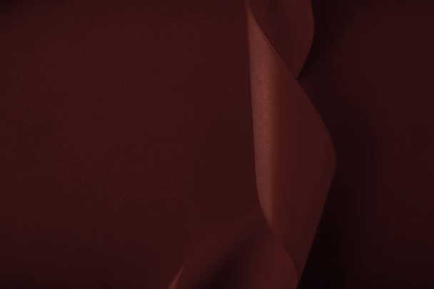Abstraktní hedvábná stuha na čokoládovém pozadí, exkluzivní luxus b - Fotografie, Obrázek