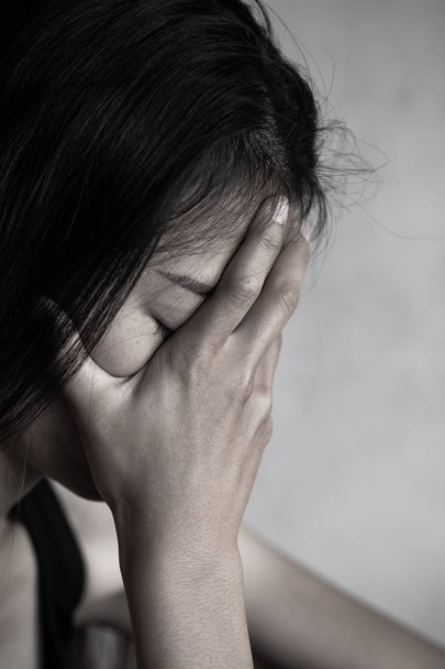 Depressie of huiselijk geweld concept, Gedeverzadigd grunge IMAG - Foto, afbeelding