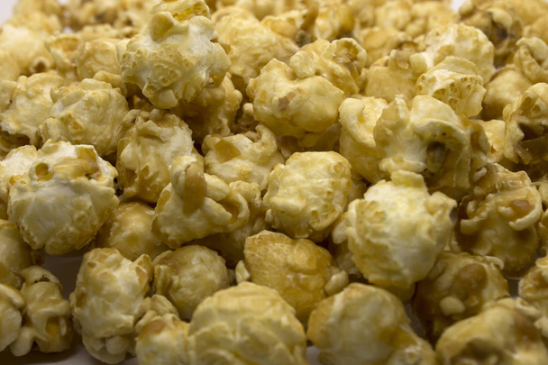 Это фотография сладкого карамельного попкорна
 - Фото, изображение