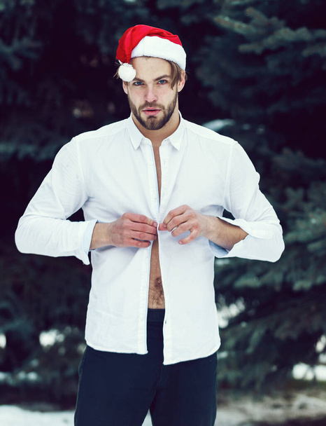 handsome man in santa hat in winter outdoor - Fotoğraf, Görsel