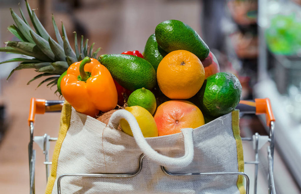 Eco bag with different fruits and vegetables. Shopping in the su - Foto, Imagem