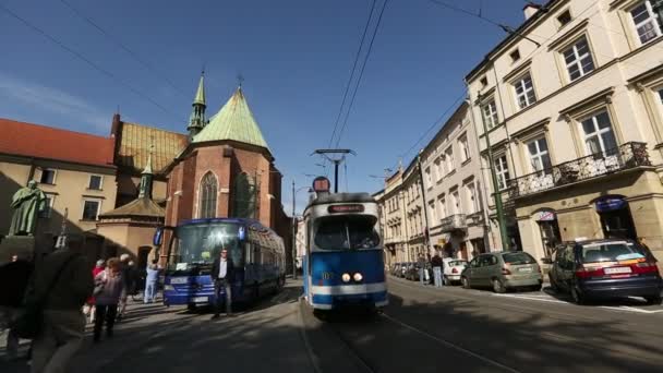 ένας από τους δρόμους στο ιστορικό κέντρο της Κρακοβίας - Πλάνα, βίντεο