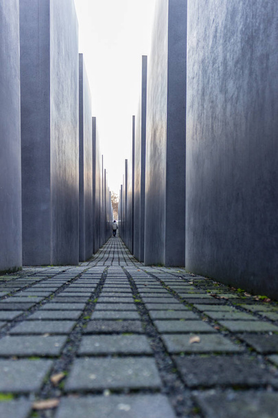 Μπλόκα στο Μνημείο των δολοφονημένων Εβραίων της Ευρώπης στο Βερολίνο, Γερμανία - Φωτογραφία, εικόνα