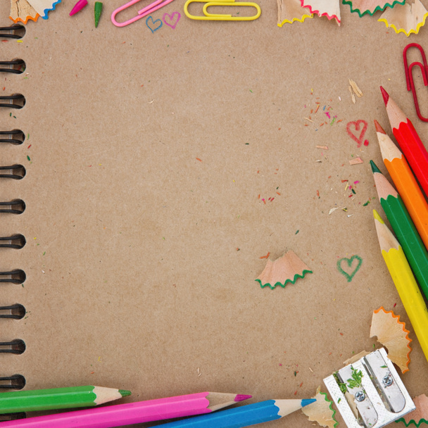 Volver a la escuela fondo con cuaderno marrón
 - Foto, Imagen