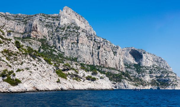 Calanques Nemzeti Park, hegyvidéki tengerpart Dél-Franciaországban Marseille közelében - Fotó, kép
