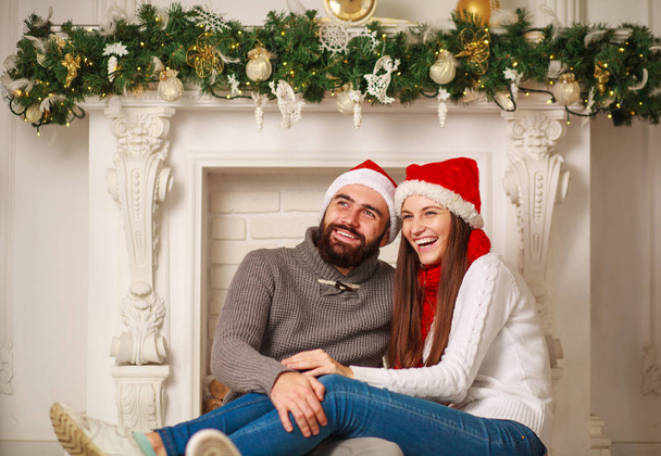 Happy couple in love relationship together at christmas - Zdjęcie, obraz
