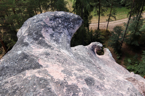 Şeytani kayalar - tuhaf kaya oluşumu - Fotoğraf, Görsel