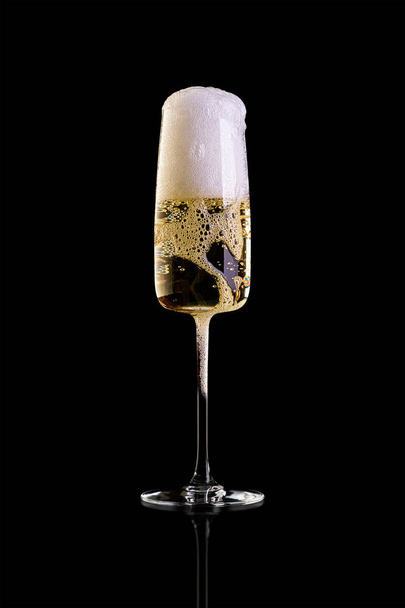 Champagne on black background - Zdjęcie, obraz
