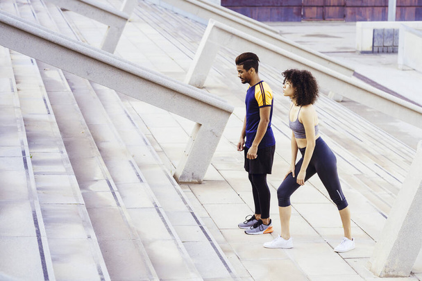 couple of runners preparing to train on stairs - Foto, Bild
