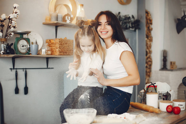 Family cook the dough for cookies - Fotografie, Obrázek