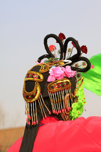 decorazione dei capelli per la danza yangko Festival di Primavera in Cina
 - Foto, immagini
