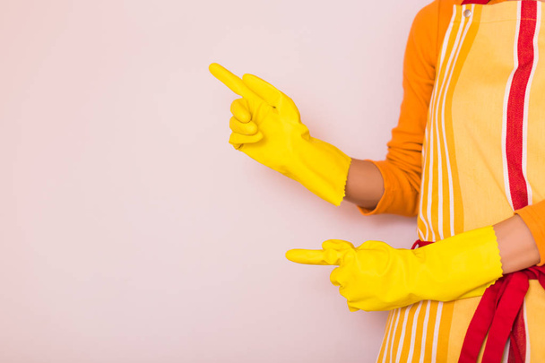 Image of  housewife  pointing at your product. - Фото, изображение