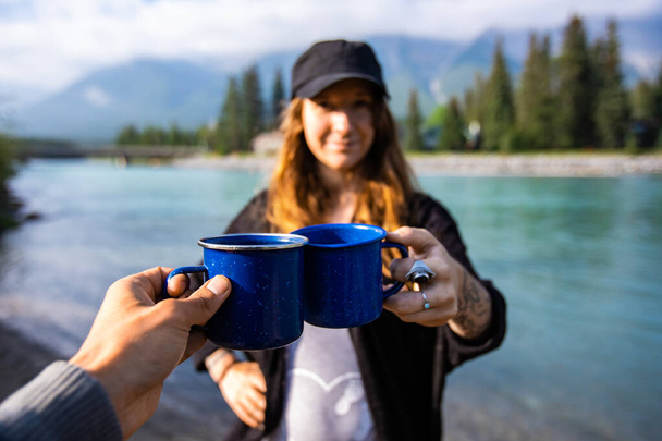 Beber café y té en Canmore BC
 - Foto, Imagen