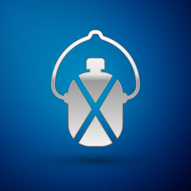 Silver Canteen waterfles icoon geïsoleerd op blauwe achtergrond. Toeristenkolf pictogram. Potje watergebruik in de campagne. Vector Illustratie - Vector, afbeelding
