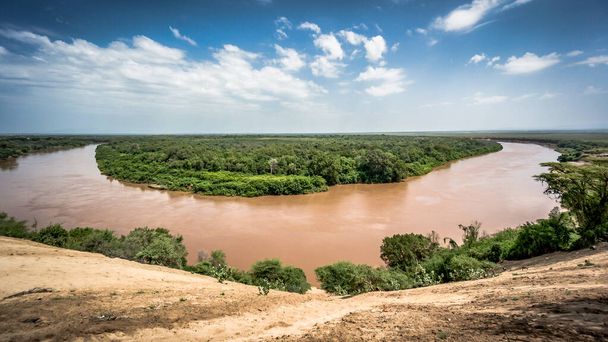 Rivière Omo dans la vallée d'Omo, Éthiopie
 - Photo, image