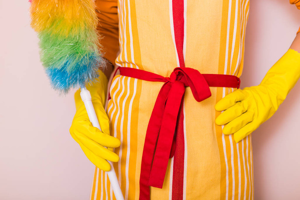 Image of housewife holding duster. - 写真・画像