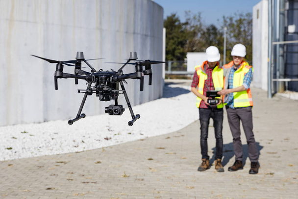 Operadores de drones industriais - Foto, Imagem