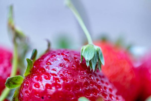 багата свіжа полуниця, щоб їсти в десерті або в будь-який час
 - Фото, зображення