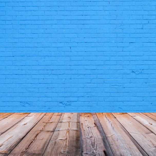 camera interna con sfondo muro di mattoni blu
 - Foto, immagini