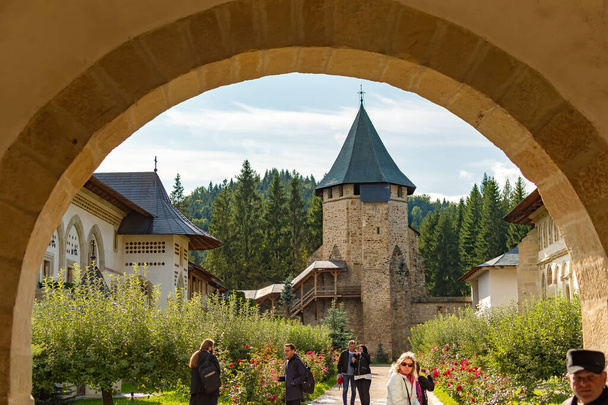 Monasterio de Putna, Bucovina, Cárpatos orientales, Rumania
 - Foto, imagen