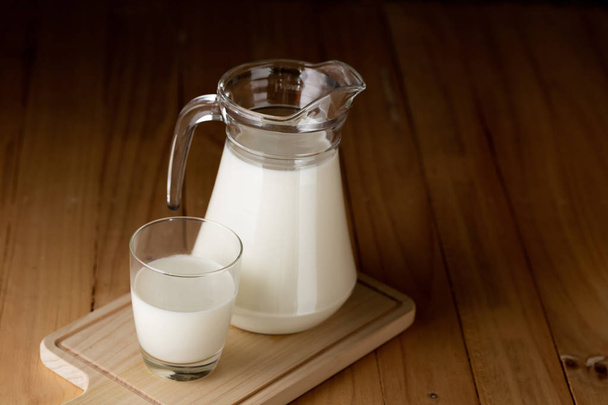 milk in glass and jug  - Valokuva, kuva