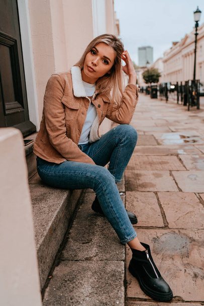 Portrait Charming Young Woman with Blonde Hair, Street Style - Foto, Bild