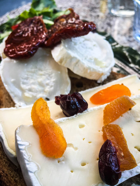 deliziosi antipasti selezione di formaggi da vicino
 - Foto, immagini