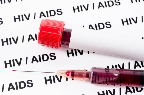 Sample blood for HIV test in syringe. - Foto, Imagem