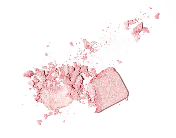 rubor rosa e sombra de olhos espalhados isolado no fundo branco
 - Foto, Imagem