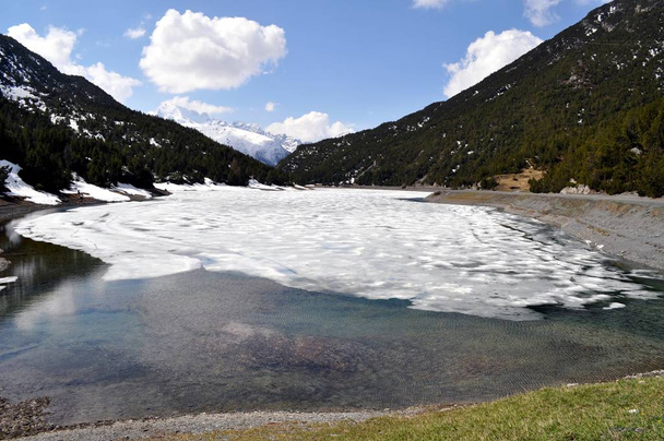 Small alpine lake in the Fraele valley - Photo, Image