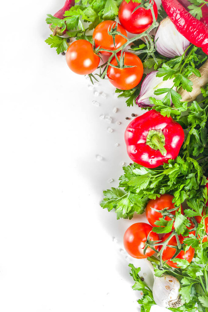 Кулинарный фон со свежими овощами и травами
 - Фото, изображение