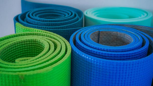 Спортивні килимки для різних кольорів крупним планом
 - Фото, зображення
