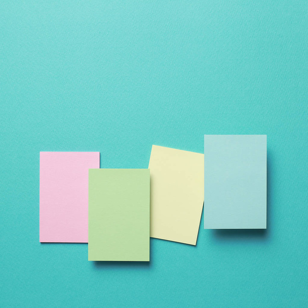 Colorful memo pad, sticky notes on mint background - 写真・画像